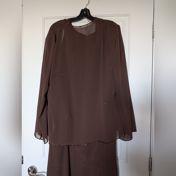 Brown dress with beaded embroidery and shawl - Picture 6 of 6